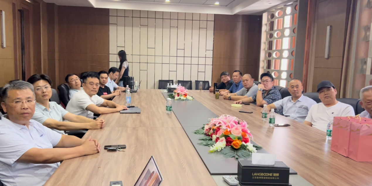 江苏狼博管道制造有限公司温情送别三位功勋员工 共叙情谊见证发展